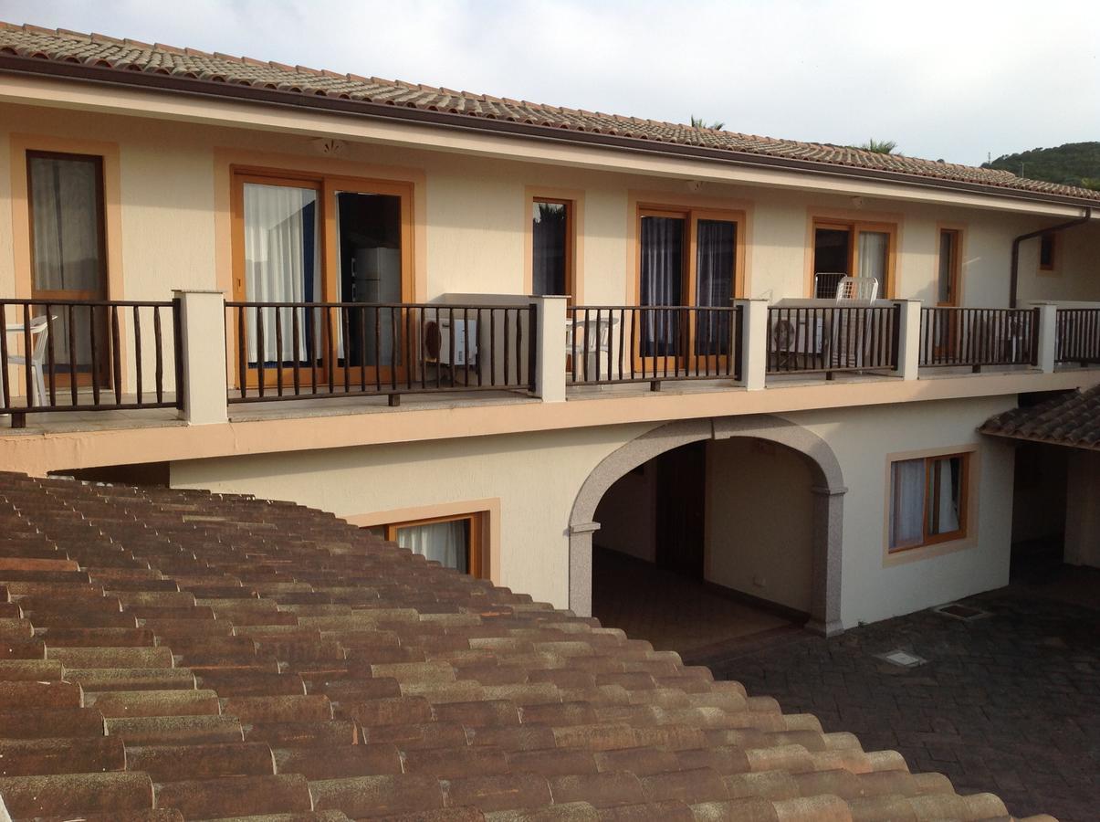 Club Esse Residence Capo D'Orso Palau Exteriör bild
